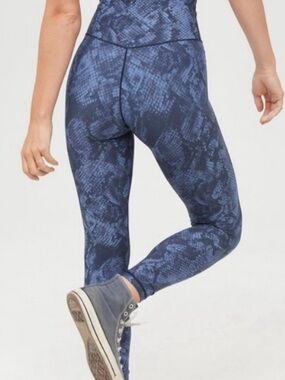 Offline Aerie Blue Snakeskin Crossover Leggings medium